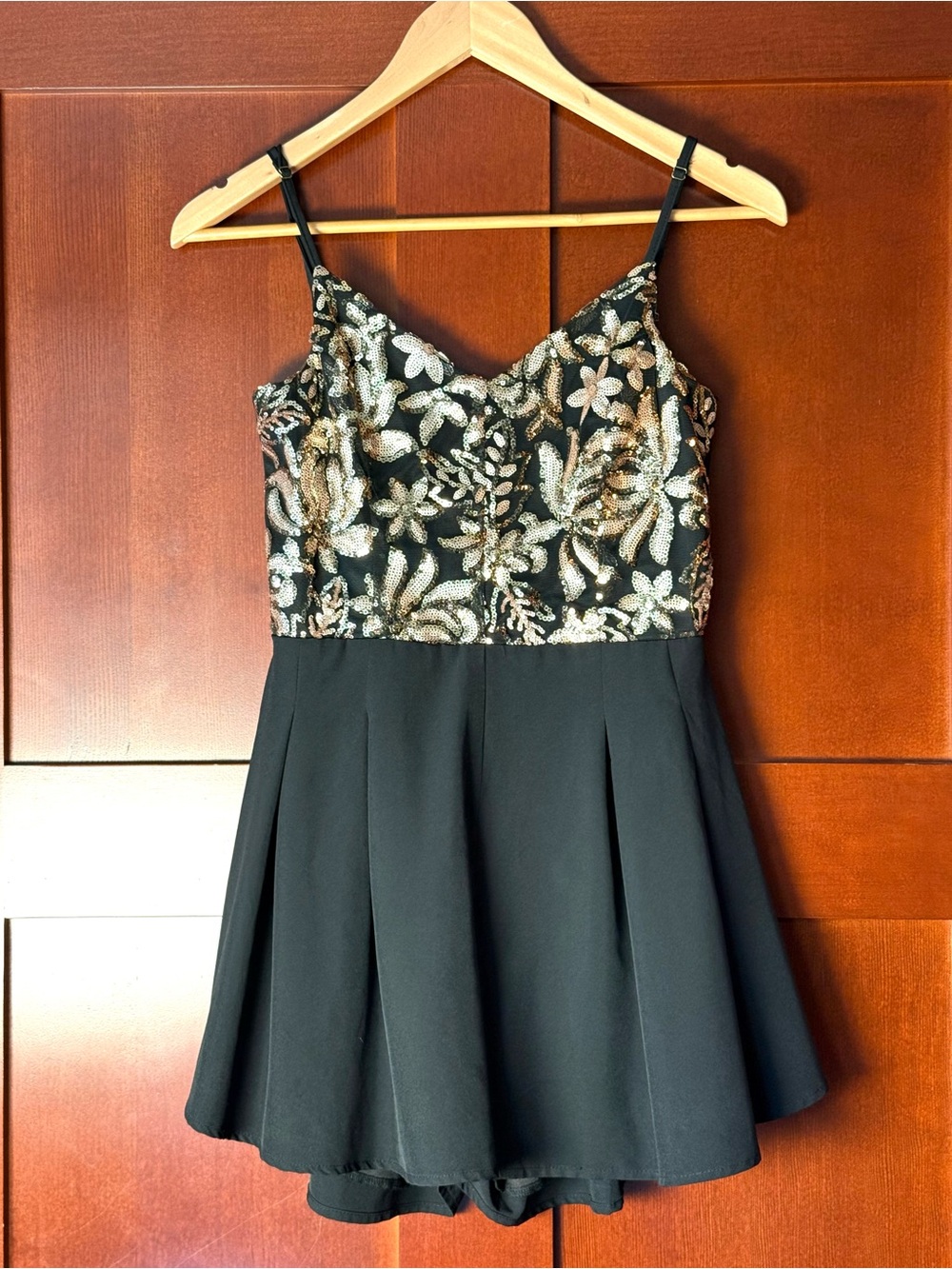 TEMT Size 8 Black & Gold Sequin Floral Fit & Flare Romper